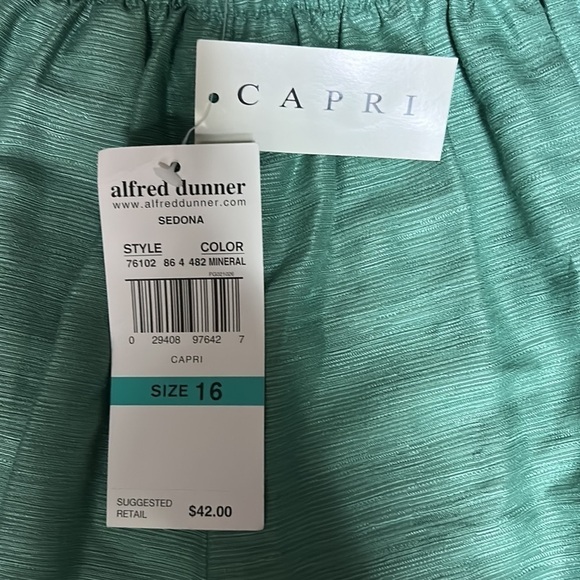 Alfred Dunner Sedona Color Mineral Green Capri Pants NWT - Picture 3 of 7